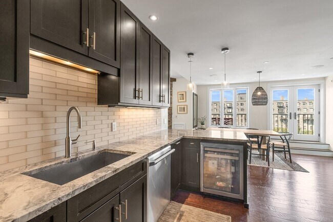 Building Photo - 33 Commercial Wharf