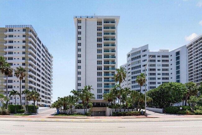 Building Photo - 5001 Collins Ave