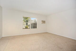 Building Photo - 607 Trinity Dr