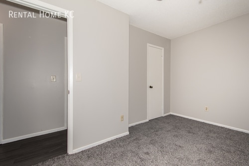 Building Photo - Remodeled 3-bed / 1-bath Second-Floor unit...