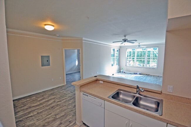 Building Photo - 1 Bedroom 1 Bathroom condo in luxury gated community