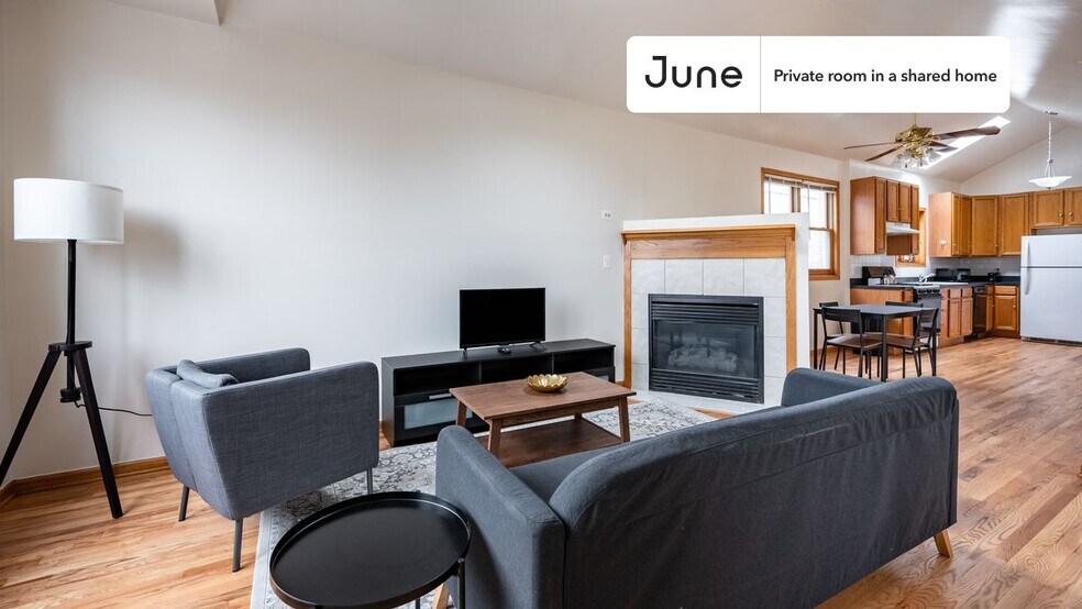 Building Photo - Room in Shared 3 bed/2 bath home