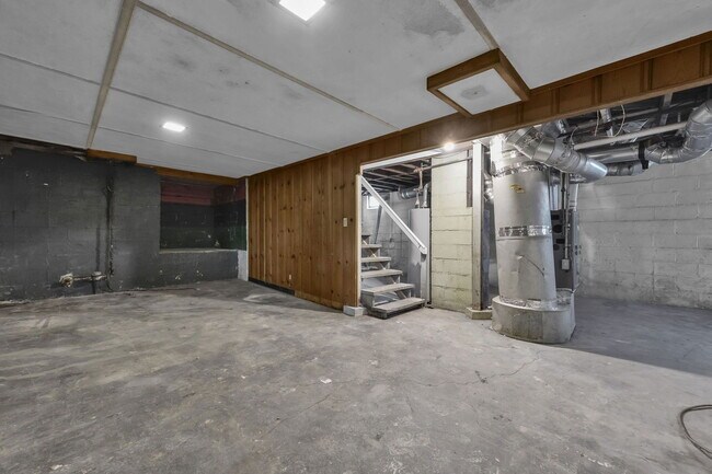 Building Photo - 118 N Kellner Rd