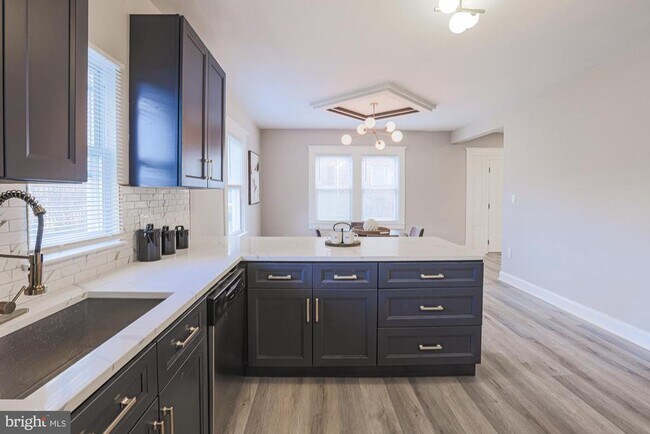 Building Photo - 3803 Cedardale Rd