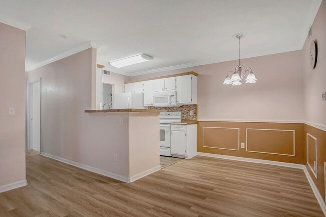 Building Photo - Lovely First Floor Condo at Plantation Point