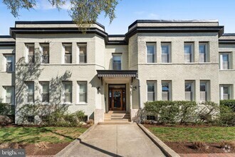 Building Photo - 2 17th St SE
