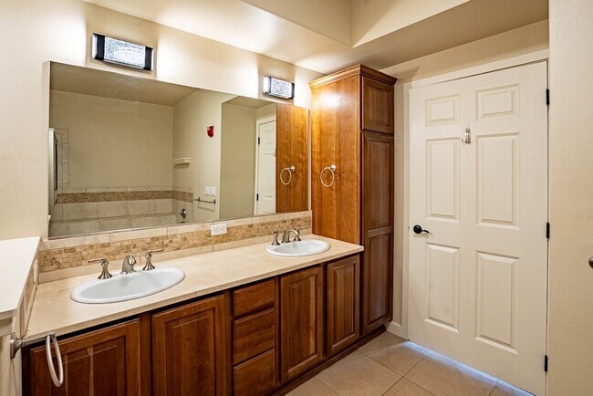 Building Photo - 355 W Waterside Dr