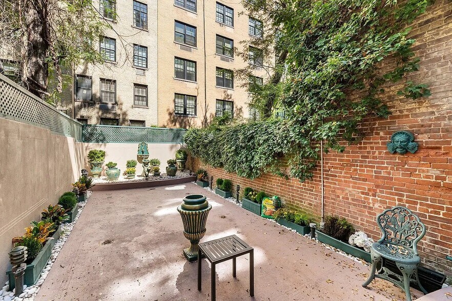 Building Photo - 163 E 71st St