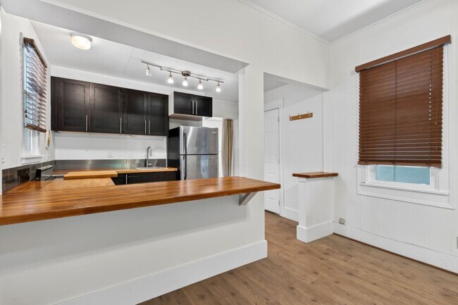 Building Photo - 1Bd/1Ba Seattle Home