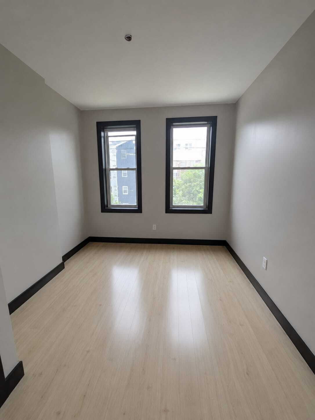 Building Photo - 88 E 25th St