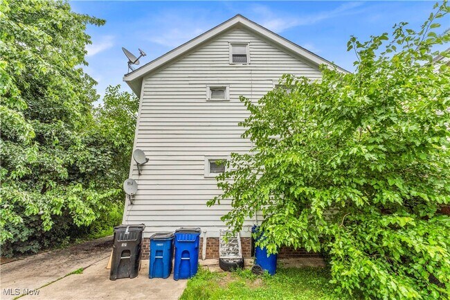 Building Photo - 3420 W 117th St
