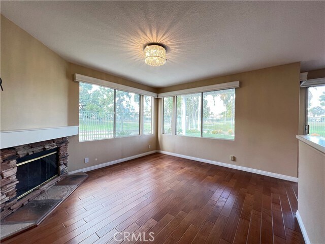 Building Photo - 925 N Ziegler Way