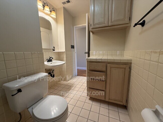 Building Photo - 309 Plum St
