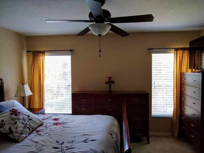 Building Photo - 3 bedroom  Ventana @ Waters Edge townhouse