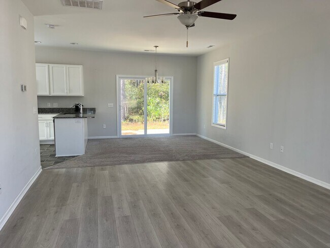 Building Photo - Leland - Newer construction house with two...