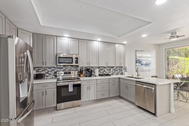 Building Photo - 1413 W Coral Reef Dr