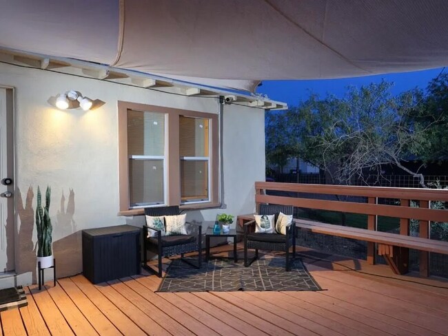 Building Photo - 1615 N Santa Rita Ave