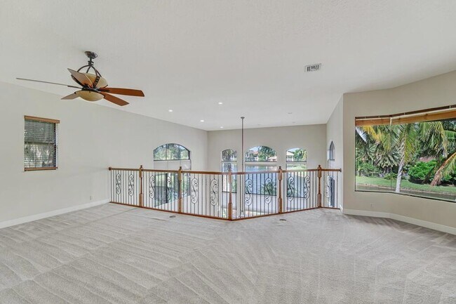 Building Photo - 10513 Versailles Blvd