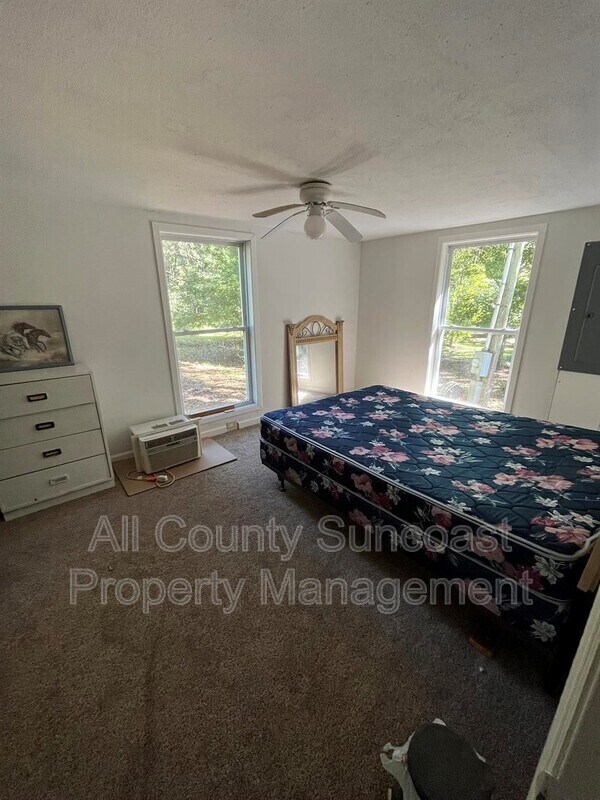 Building Photo - 234 N Forest Ct