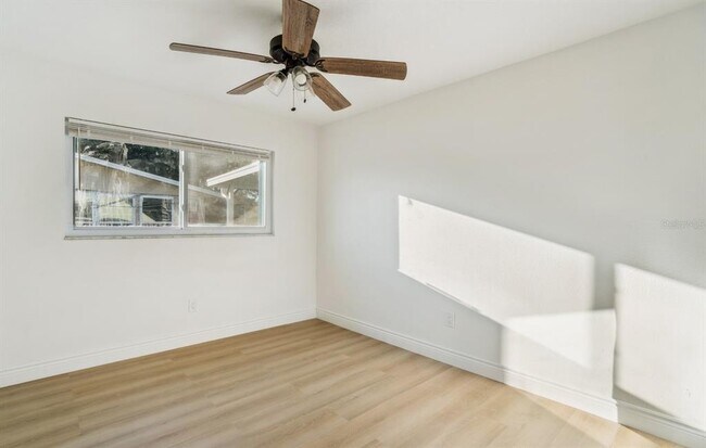 Building Photo - 427 92nd Ave N