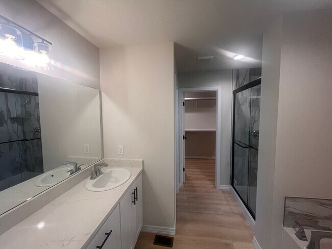 Building Photo - Beautiful, brand-new, 3-bedroom, 2-bath home in Nixa with a 3-car garage.