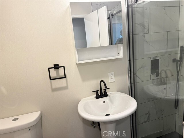 Building Photo - 1488 Bussey St W