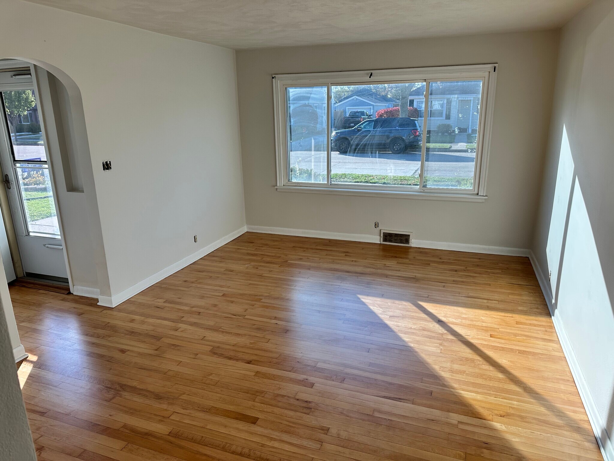 Building Photo - 1302 Kingston Ave