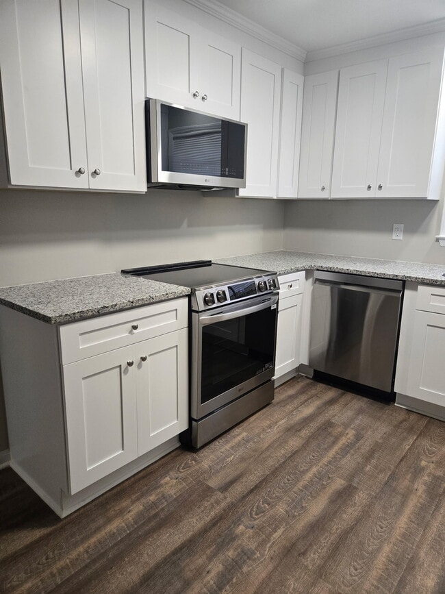 Building Photo - 2218 Lakeland Rd