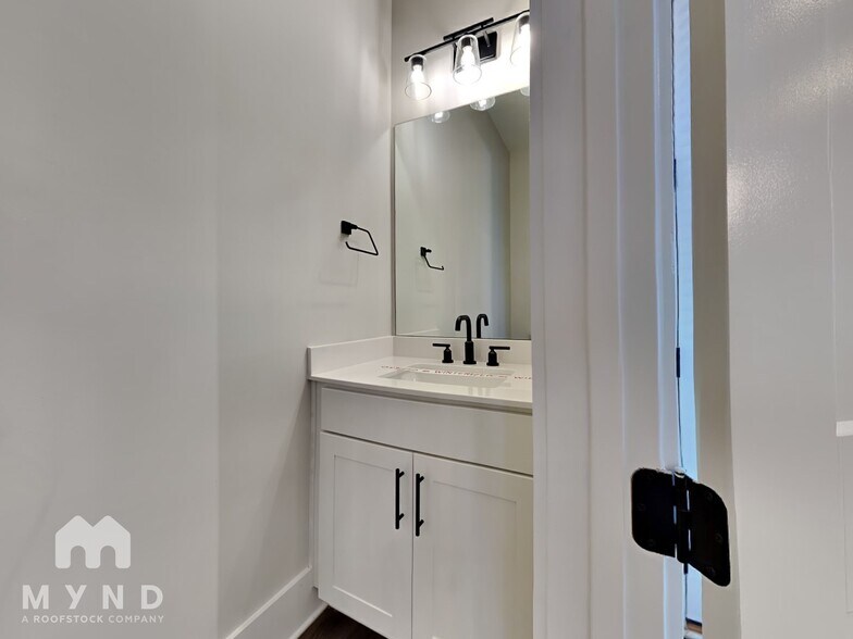 Building Photo - 2461 Sycamore Rd NW