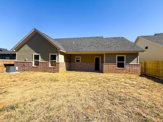 Building Photo - 780 Woodland St