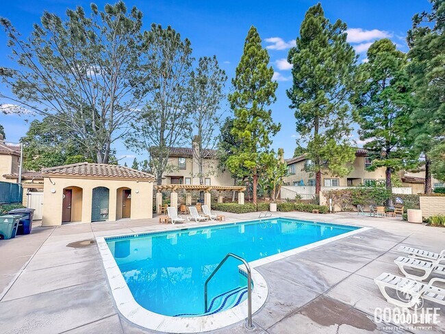 Building Photo - Modern Living with Clean Amenities