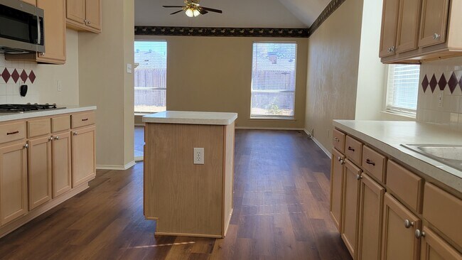 Building Photo - 1606 Jennifer Dr