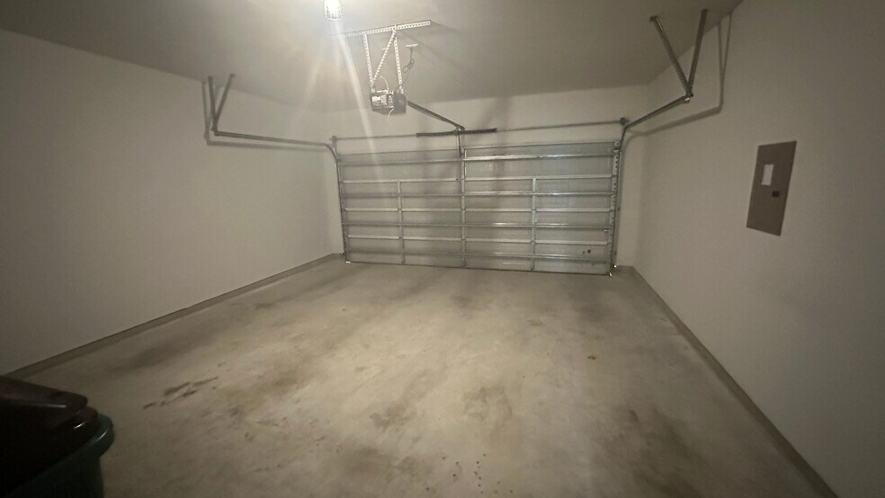Building Photo - Room in Townhome on Cowbird Path