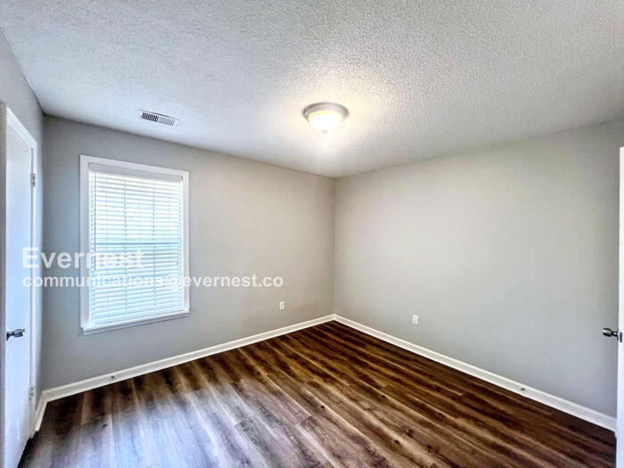 Building Photo - 360 Darrell Cove