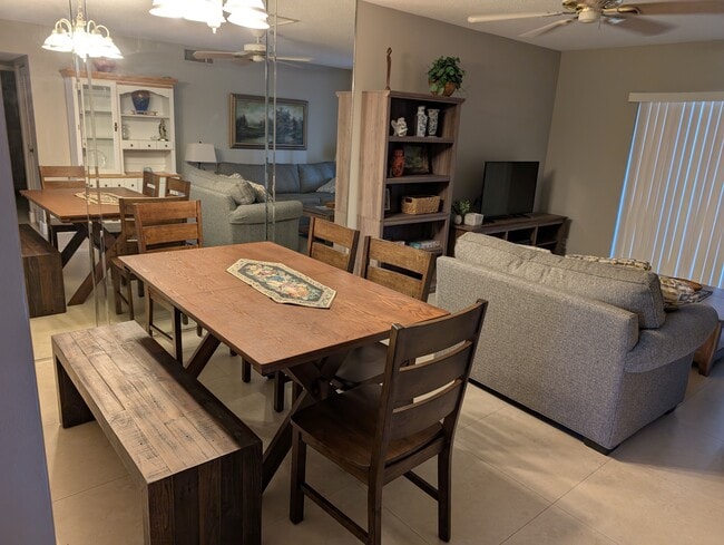 Building Photo - 2669 Garden Dr S