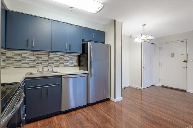Building Photo - 205 Mineola Blvd