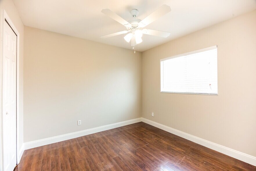 Building Photo - 811 SW 14th Pl