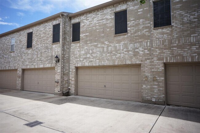 Building Photo - 8083 El Mundo St