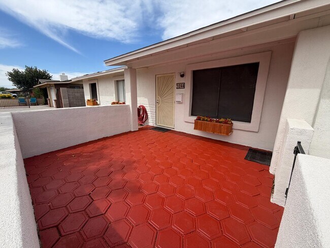 Building Photo - 1244 E Susan Ln