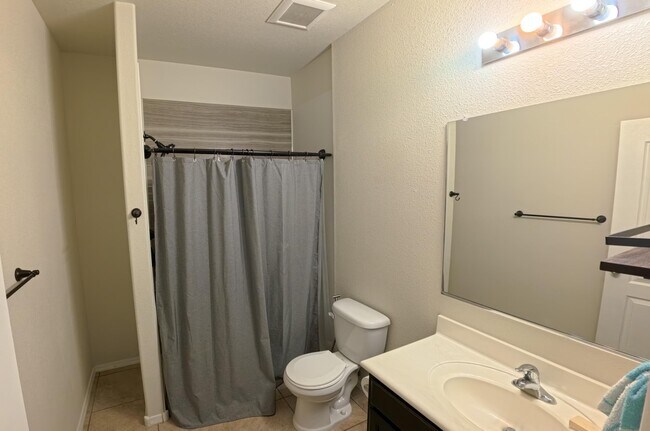 Building Photo - 1651 Domino Dr SE