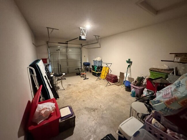 Building Photo - 557 Parkhill Cir
