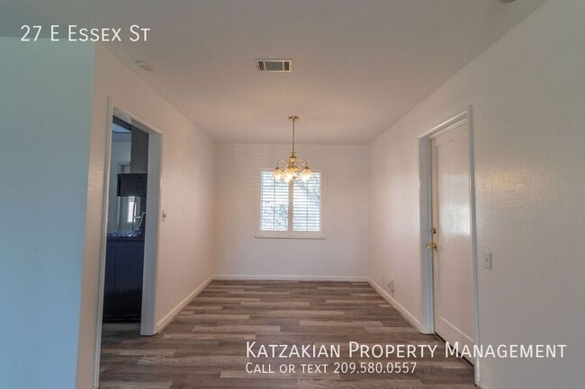 Building Photo - Stylishly Remodeled 2-Bedroom Home in Cent...