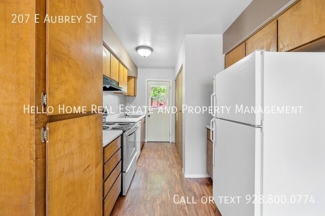 Building Photo - 207 E Aubrey St