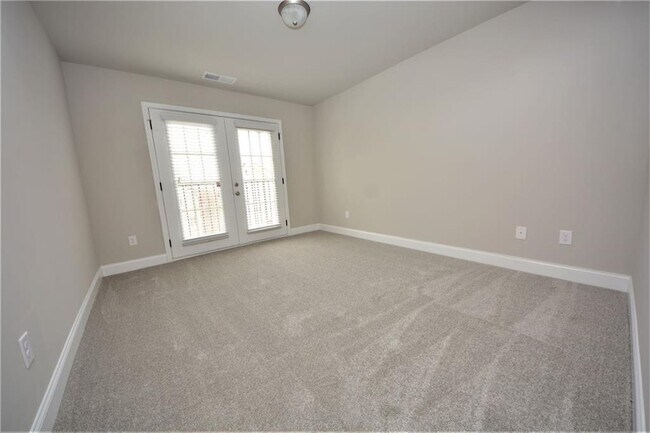 Building Photo - 2170 Manor Pointe Dr