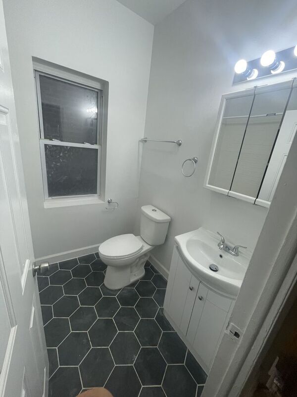 Building Photo - 4201-03 North - 4201-03 C