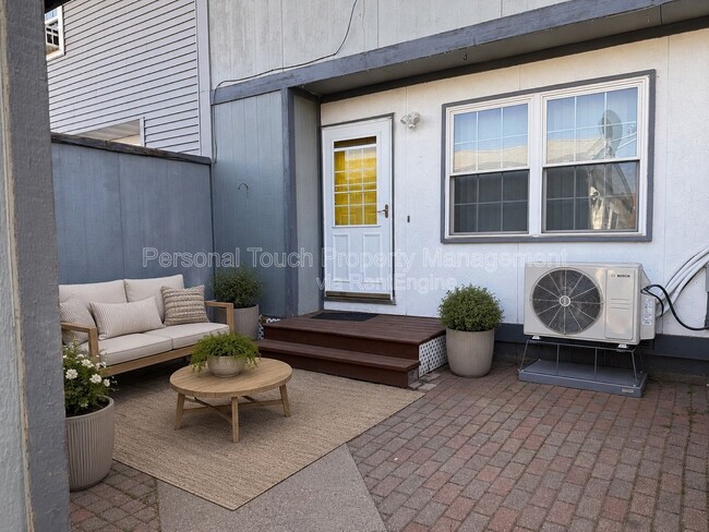 Building Photo - 214 5th St NW