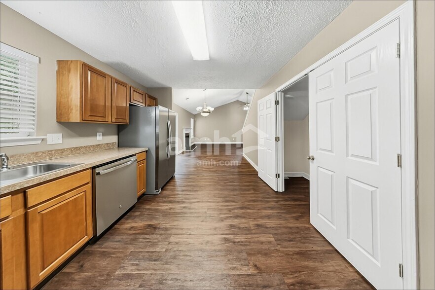 Building Photo - 2310 Devonshire Dr