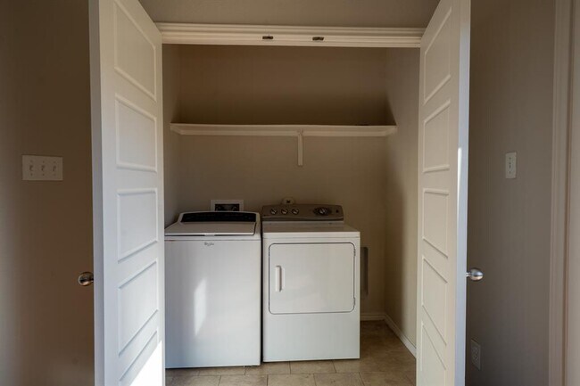 Building Photo - 10125 Milla Cir