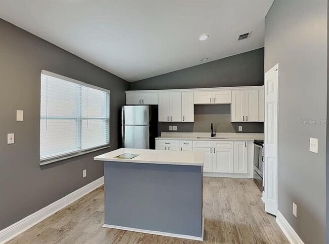 Building Photo - 2418 Radnor Ave