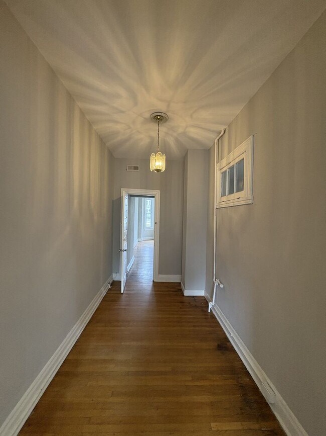 Building Photo - Well-Appointed Charles Village/Station Nor...